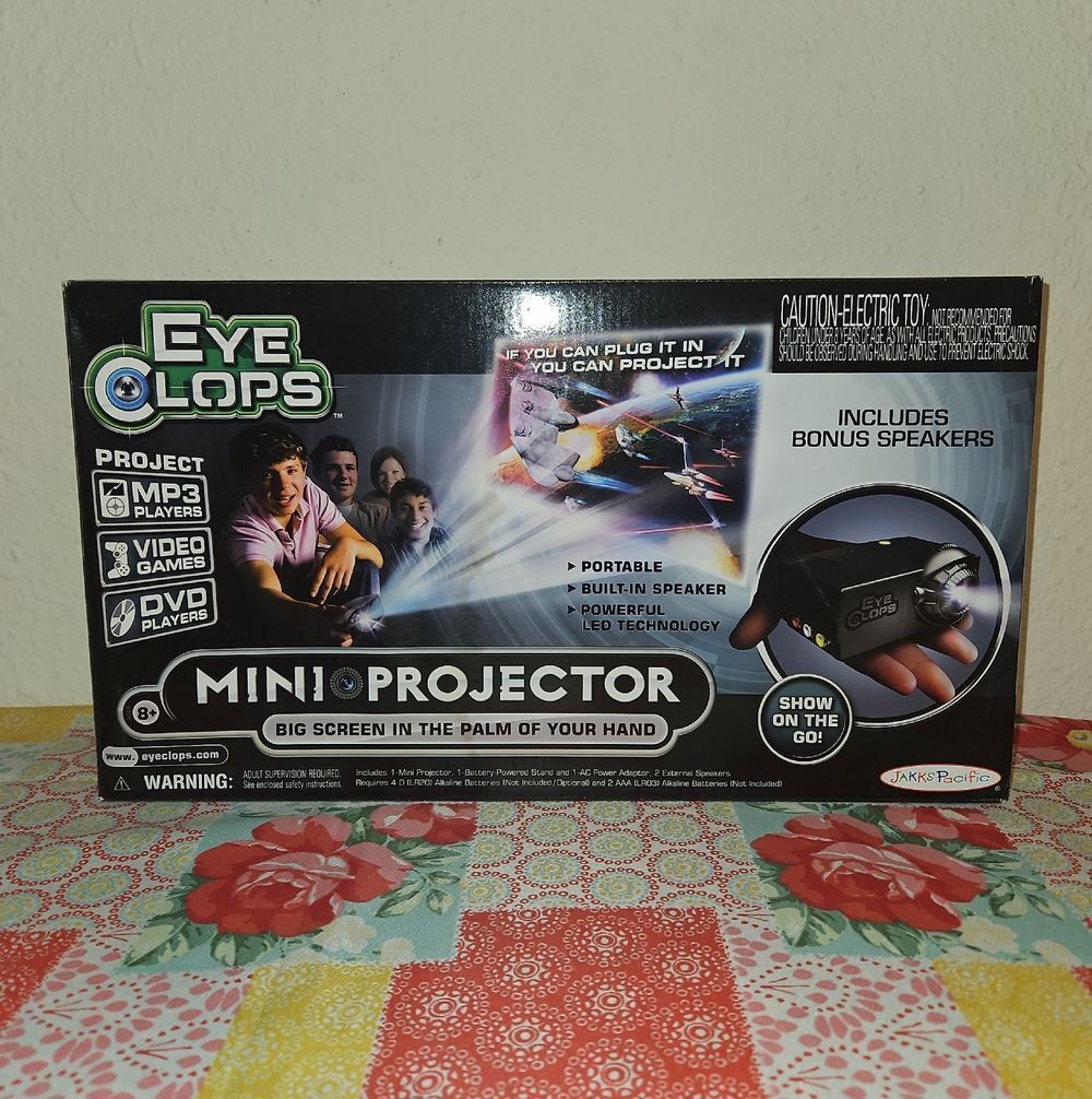 Jakks Pacific Eye Clops Mini Projector